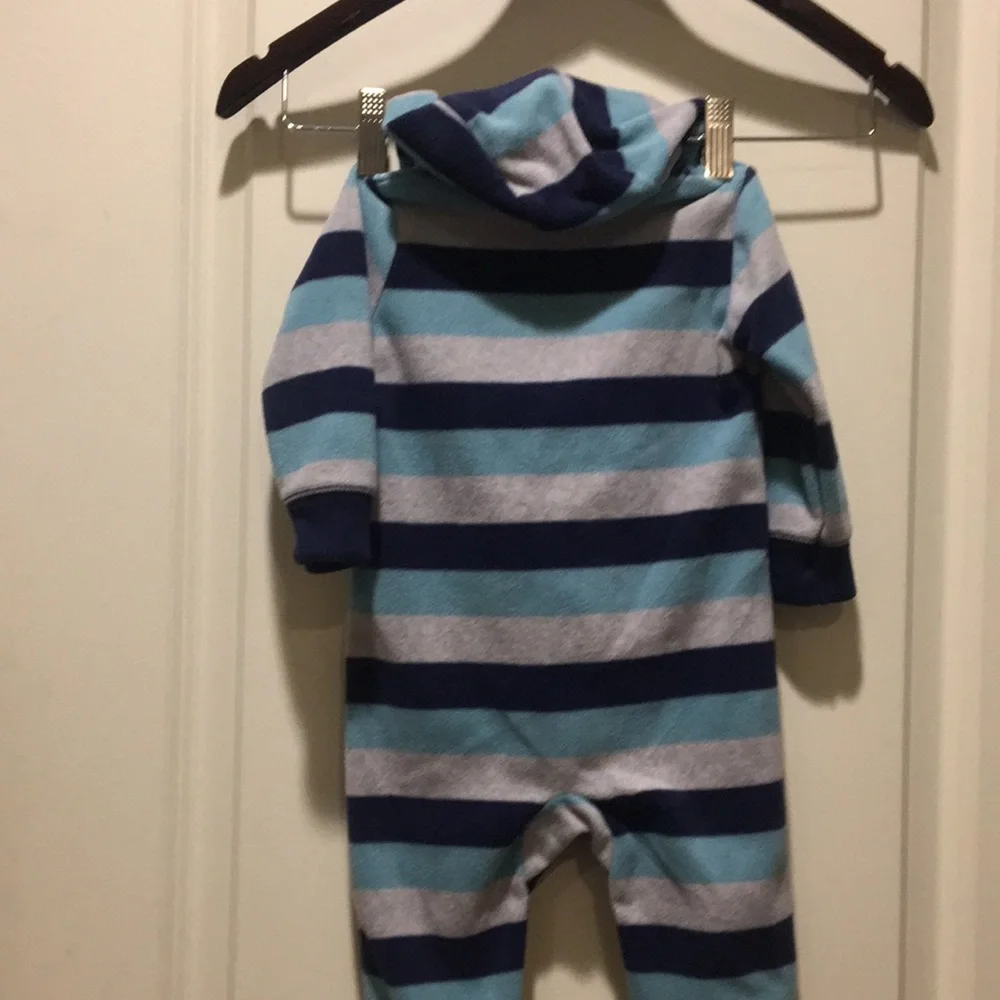 Like New!Carter’s baby Fleece ZipUp stripe hoodie one piece Jumpsuit kid size 9M